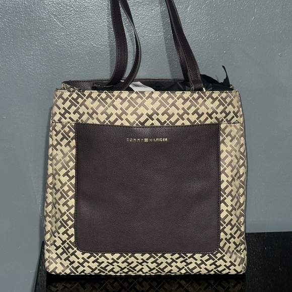 Tommy Hilfiger Handbags - Tommy Hilfiger Brown and Cream Tote Bag
